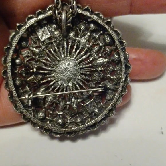 GREEN RHINESTONES PENDANT WITH SILVERTONE ROPE NECKLACE, HALLMARK X, LIKE NEW - Picture 3 of 3